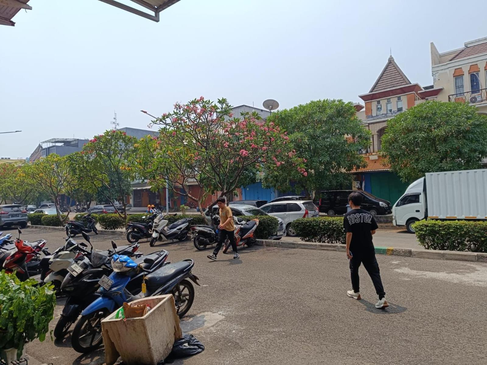 Ratana Cengkareng Syariah Hotel Jakarta Exterior foto