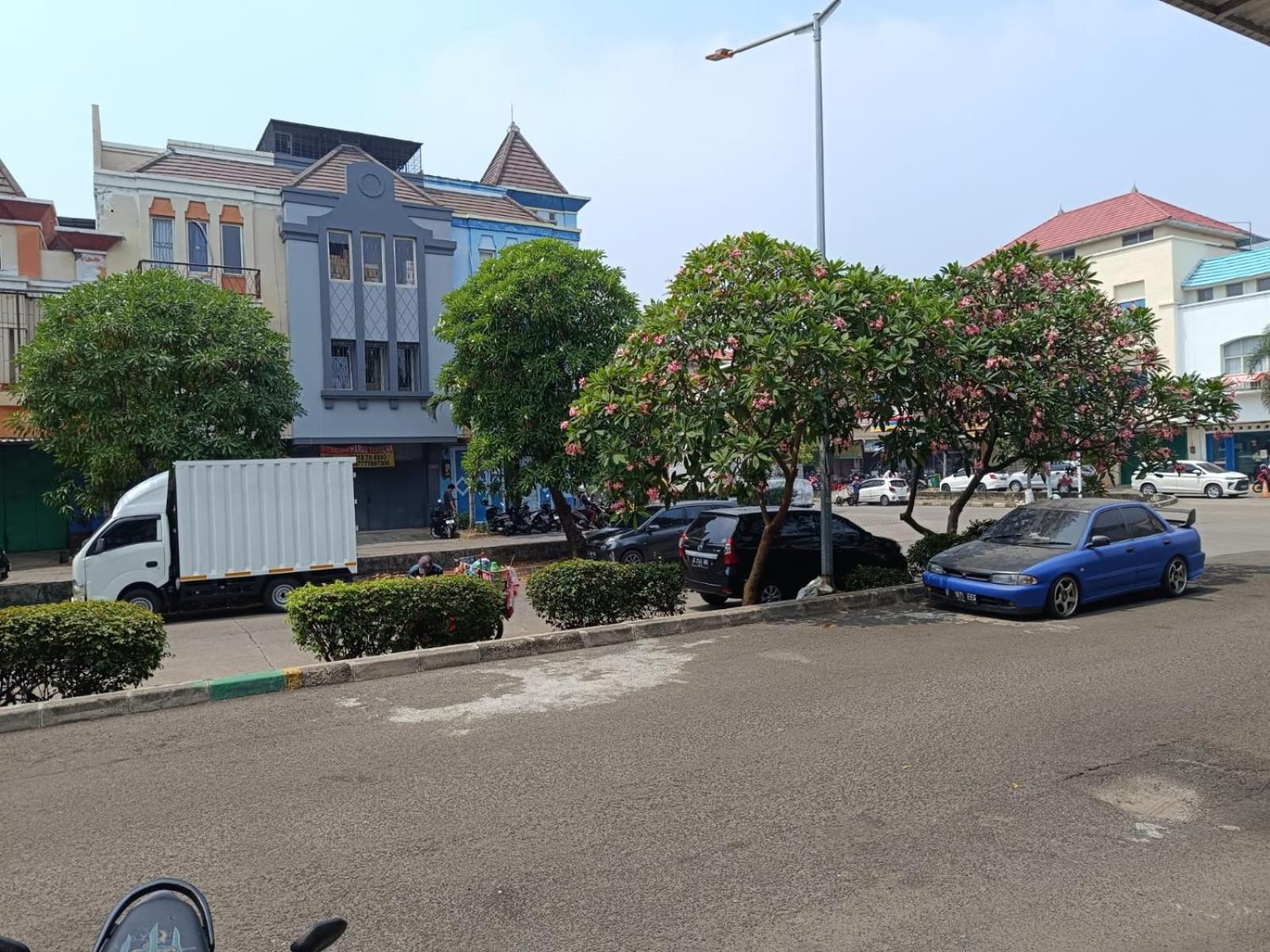 Ratana Cengkareng Syariah Hotel Jakarta Exterior foto